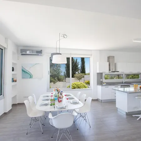 Charmante Ferienvilla Chloe Fuer 13 Personen * Πρωταράς